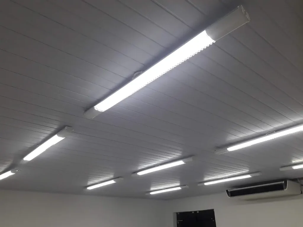 Forro PVC Branco Liso Tradicional no Clube Ferreira Pacheco